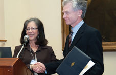 APA President Dr. Melba J.T. Vazquez presents a citation to Dr. Jack Henningfield, vice president of research and health policy at Pinney Associates and an adjunct professor at Johns Hopkins University.