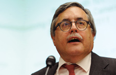 Dr. Jerry Suls asked federal legislators to invest in the nation’s “psychological infrastructure” to ensure people are prepared to face the challenges of natural disasters and terrorist attacks. (credit: Lloyd Wolf)