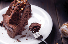 A little indulgence over the weekend may not affect long-term weight control.