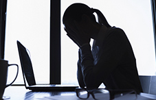 College women who browsed Facebook for 20 minutes a day were more likely to report body dissatisfaction than peers who used the Internet to research animals, a study finds.