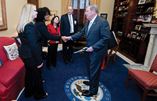 Georgia Psychological Association leaders meet with Sen. Johnny Isakson (R-Ga.) to talk about psychologists' inclusion in Medicare.