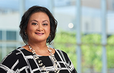 Dr. Rosalie C. Diaz treats female veterans in a women’s healthcare clinic