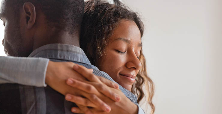 Monitor on Psychology: June; father and daughter hugging