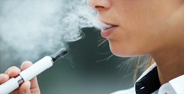 woman using a vaping pen