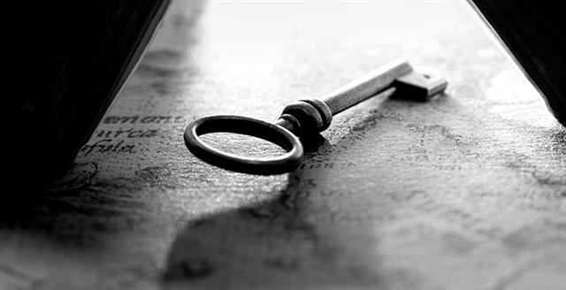 old fashioned skeleton key
