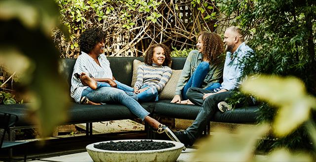 parents talking to two teen daughters