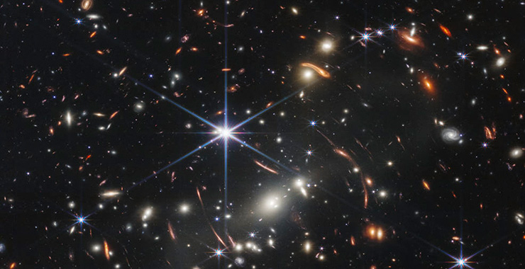 photo of a galaxy cluster in space