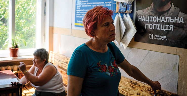 women in a cafe