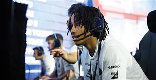 person playing esport
