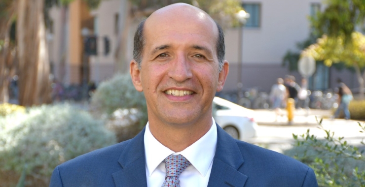 Andrés Consoli pushes for bilingual training of psychologists 