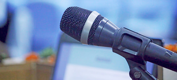 photo of microphone in front of computer