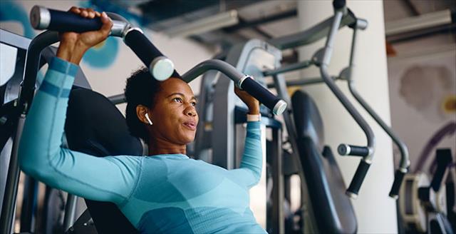 woman doing strength-training exercises at a gym