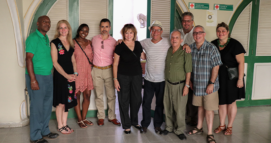 APA delegates visiting a mental health clinic.