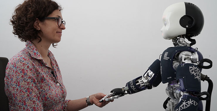 åbning episode Modtagelig for Human-like robots may be perceived as having mental states