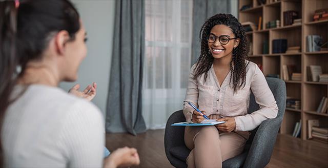 Early career psychologist counsels young patient.