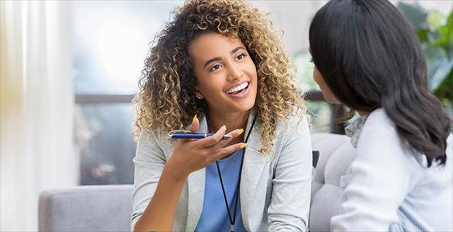 Young therapist speaks to female patient.